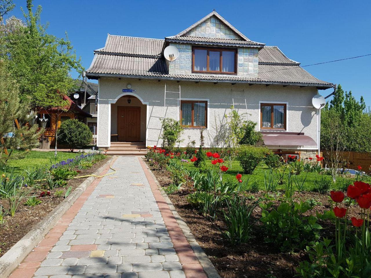 Guest House Viktoria Jaremtsje Buitenkant foto